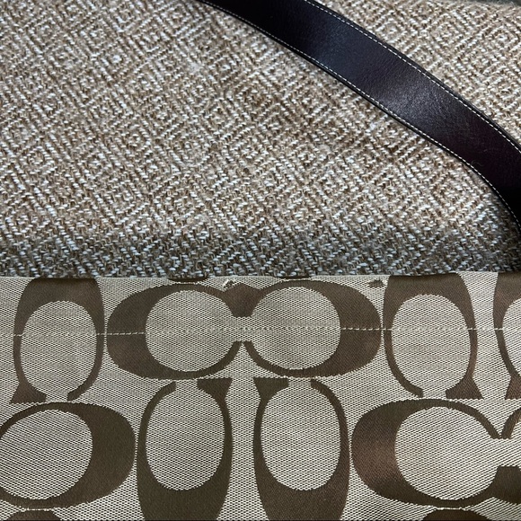 COACH TAN/BROWN HANDBAG WITH STRAP USED SOME WEAR ON BOTTOM OF FABRIC SEE PICS - Picture 7 of 15